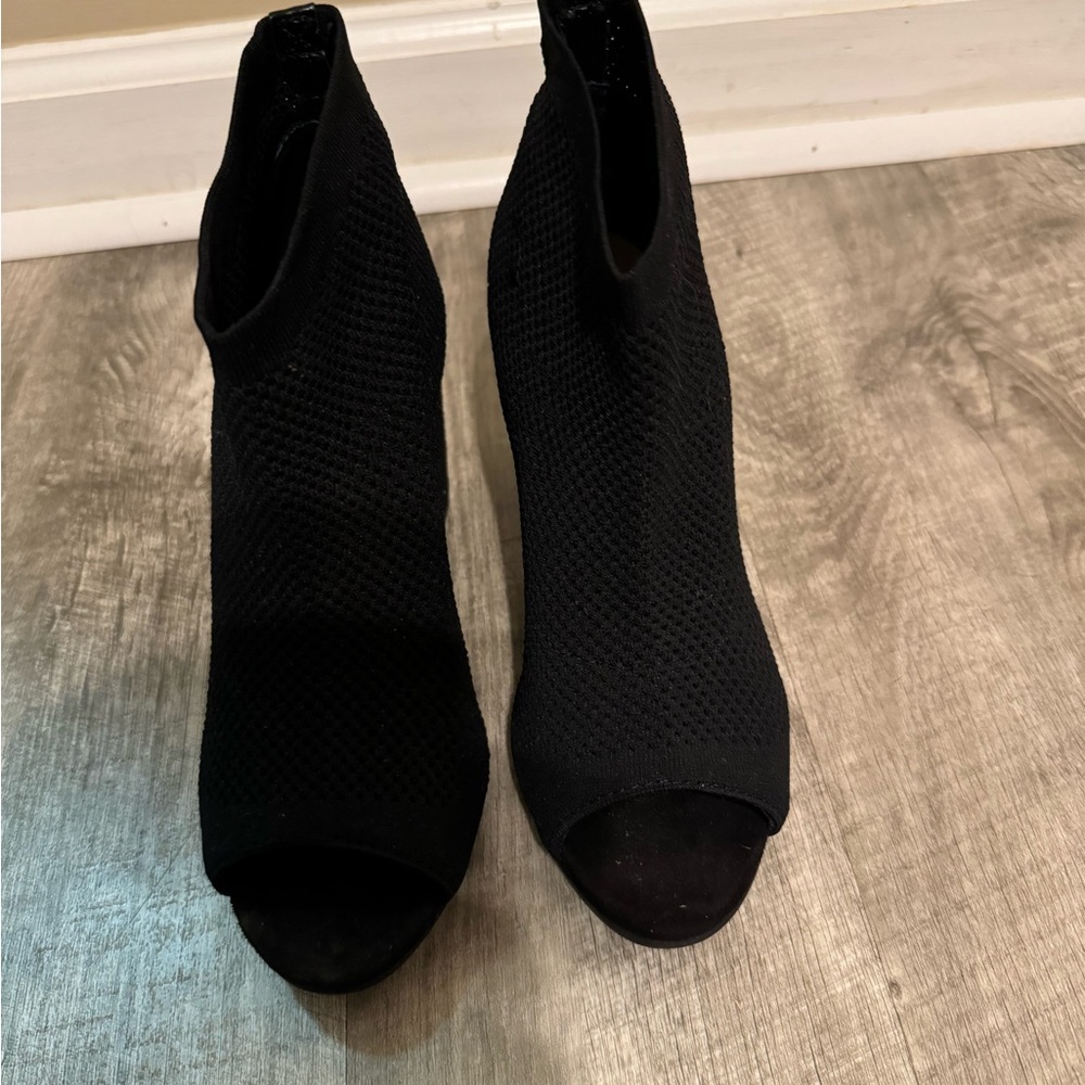 Soft mesh,  heel with chunk wedge